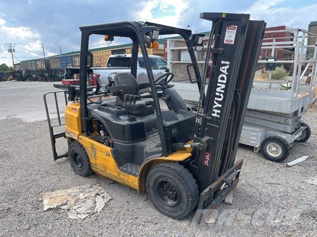 Hyundai 25L-9A Вилични кари-повдигачи - други