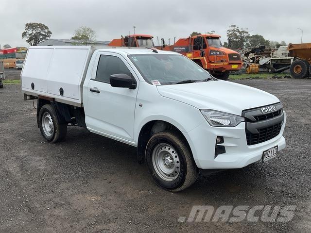 Isuzu D-Max Пикапи