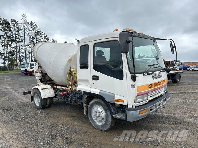 Isuzu Forward Цистерни за вода
