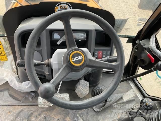 JCB 3DX Товарач със заден ексватор