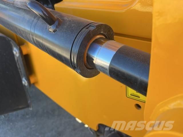 JCB 3DX Товарач със заден ексватор