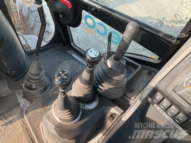 JCB 3DX Товарач със заден ексватор