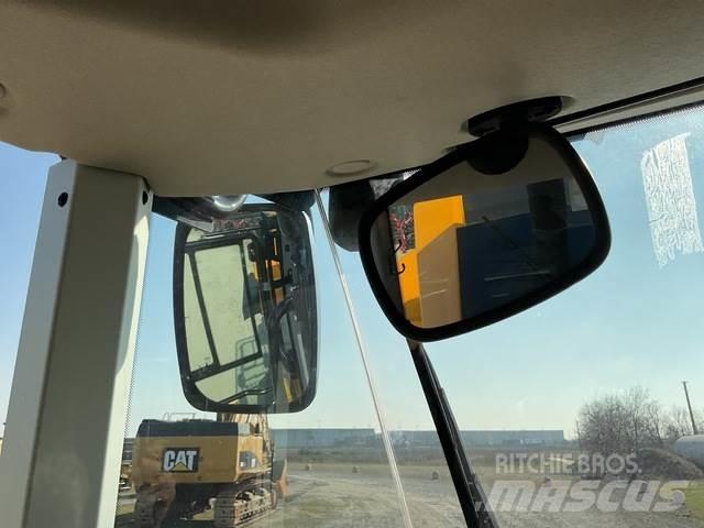 JCB 411 S5 HT Колесни товарачи