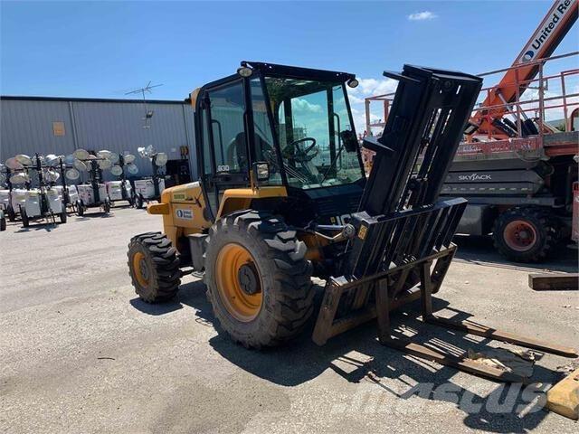 JCB 930-4 Камиони за херавни местности