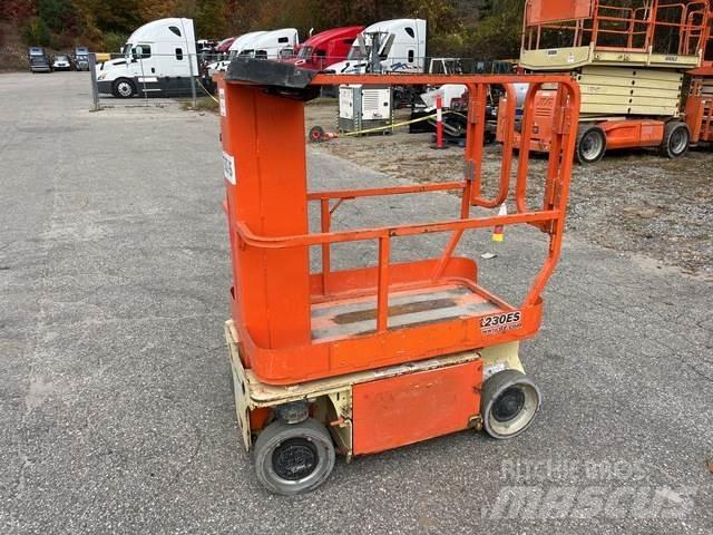 JLG 1230ES Вертикални мачтови повдигачи

