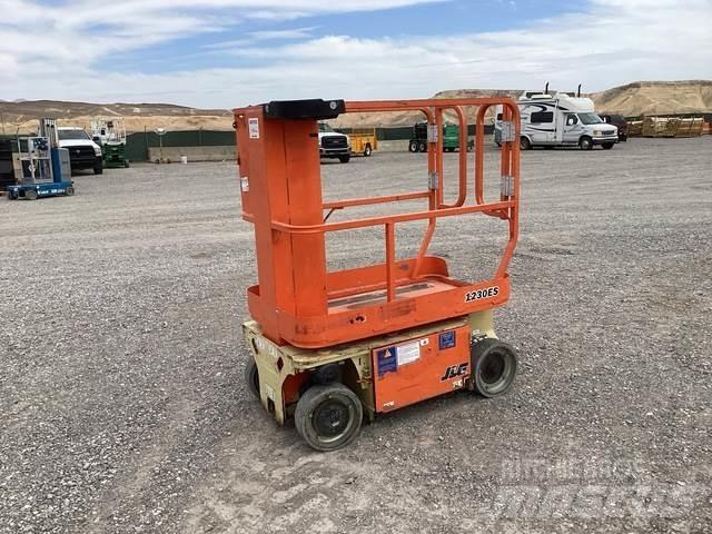 JLG 1230ES Вертикални мачтови повдигачи
