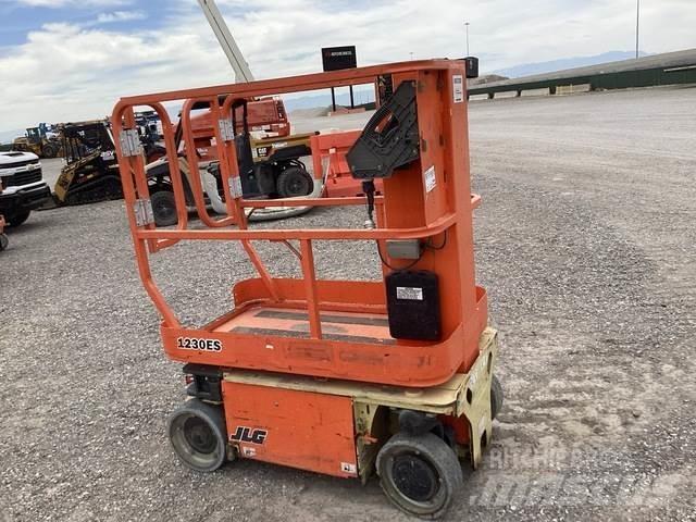 JLG 1230ES Вертикални мачтови повдигачи
