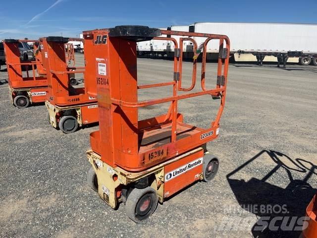 JLG 1230ES Вертикални мачтови повдигачи
