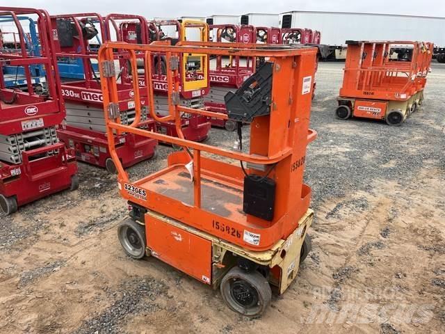 JLG 1230ES Вертикални мачтови повдигачи
