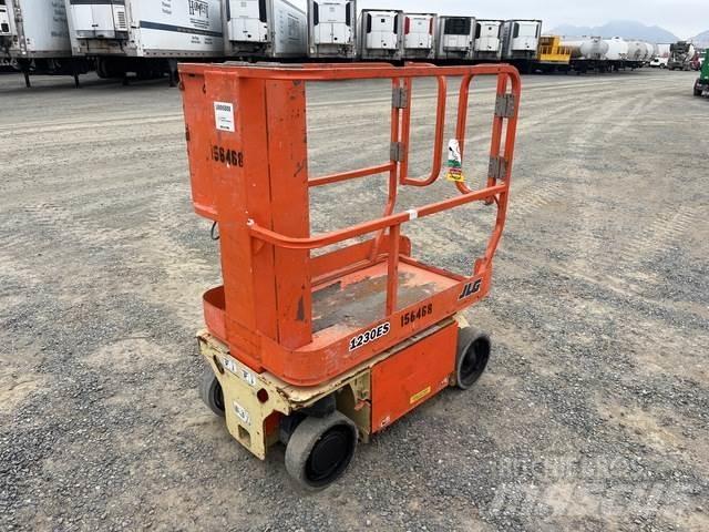 JLG 1230ES Вертикални мачтови повдигачи
