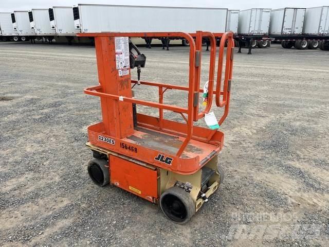 JLG 1230ES Вертикални мачтови повдигачи
