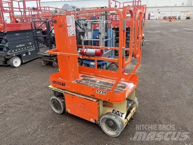JLG 1230ES Вертикални мачтови повдигачи
