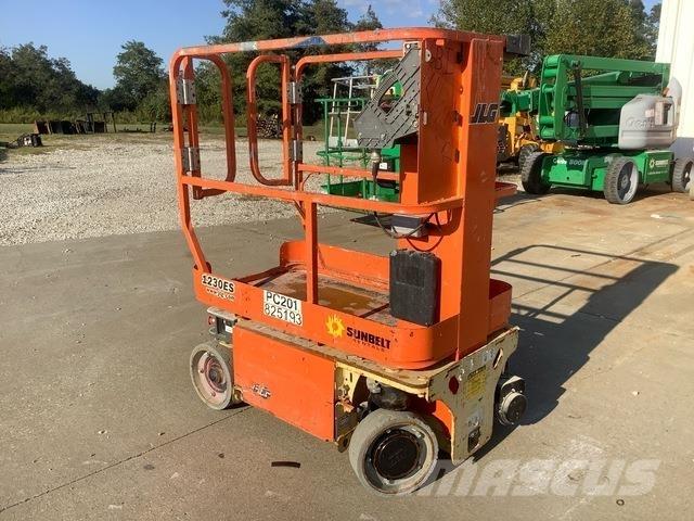 JLG 1230ES Вертикални мачтови повдигачи
