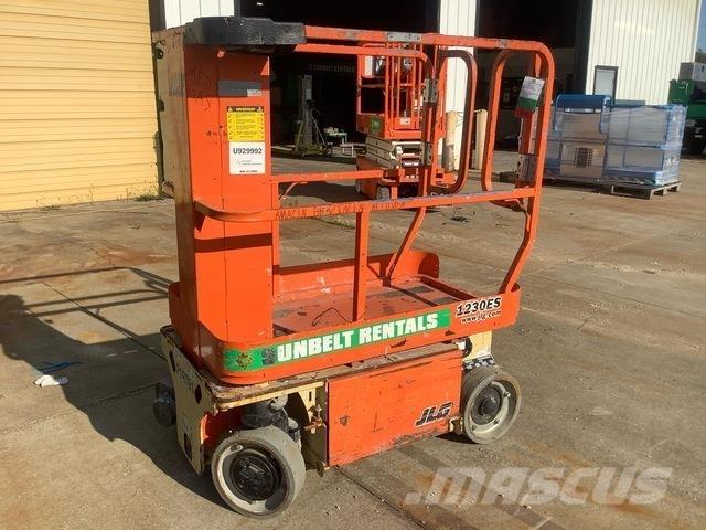 JLG 1230ES Вертикални мачтови повдигачи
