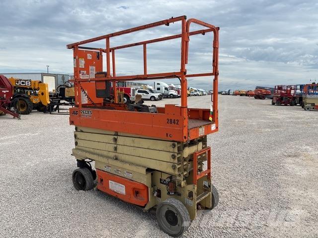 JLG 2632ES Ножични работни платформи