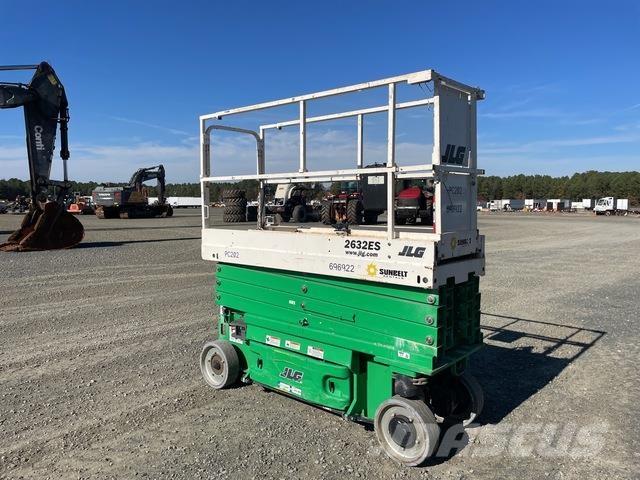JLG 2632ES Ножични работни платформи