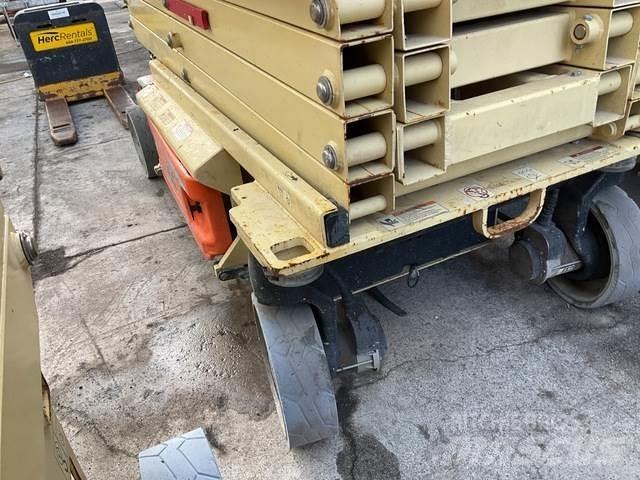 JLG 2646ES Ножични работни платформи