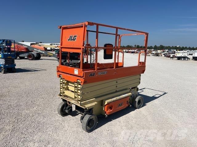 JLG 3246ES Ножични работни платформи