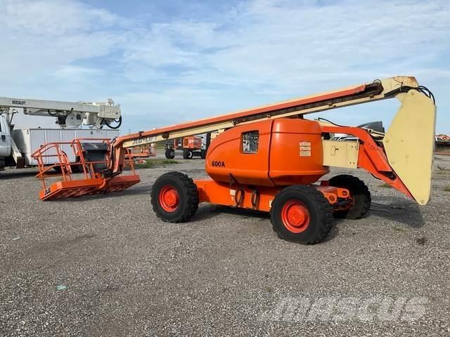 JLG 600A Съчленени стрелови подемници
