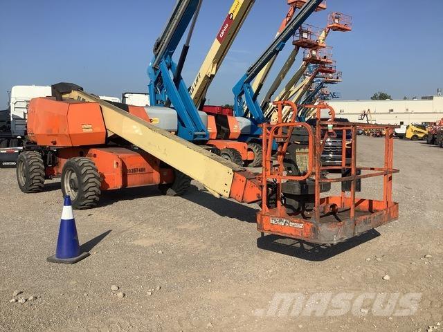 JLG 600S Телескопични повдигачи
