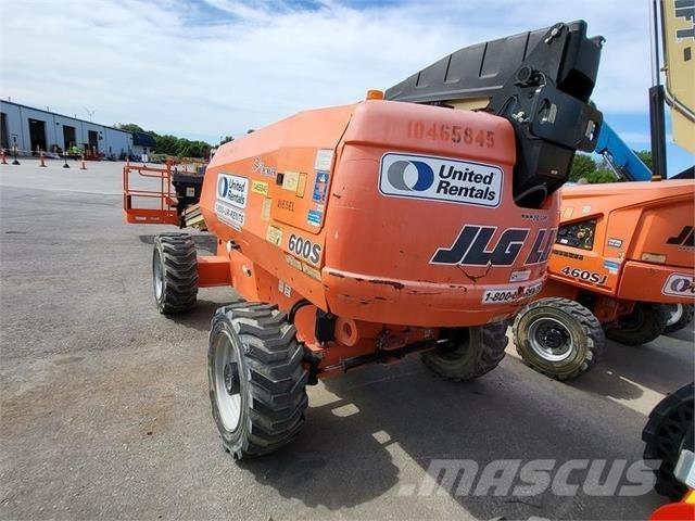 JLG 600S Телескопични повдигачи
