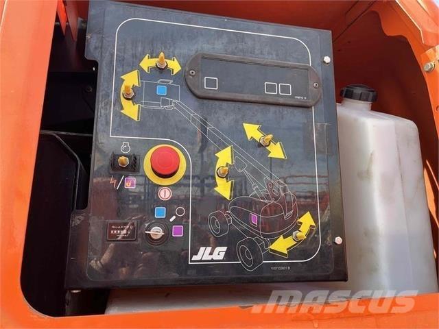 JLG 600S Телескопични повдигачи
