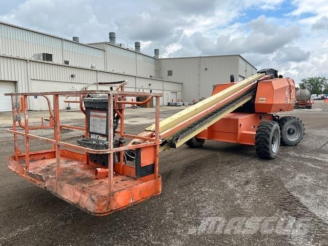 JLG 600S Телескопични повдигачи
