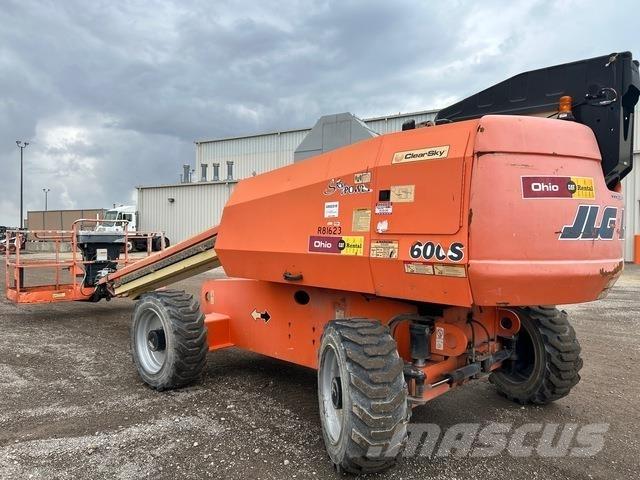 JLG 600S Телескопични повдигачи
