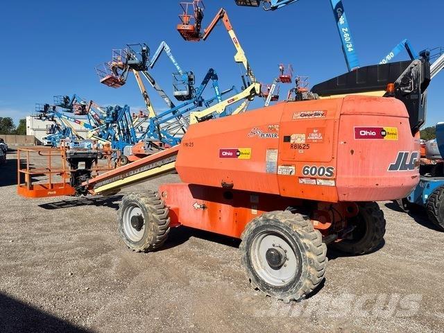 JLG 600S Телескопични повдигачи
