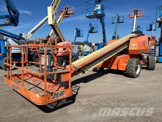 JLG 600S Телескопични повдигачи
