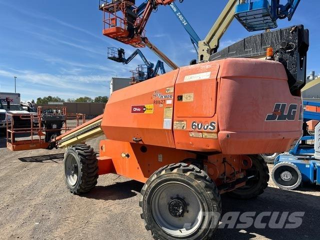 JLG 600S Телескопични повдигачи
