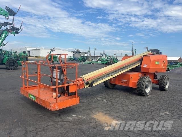 JLG 600S Телескопични повдигачи
