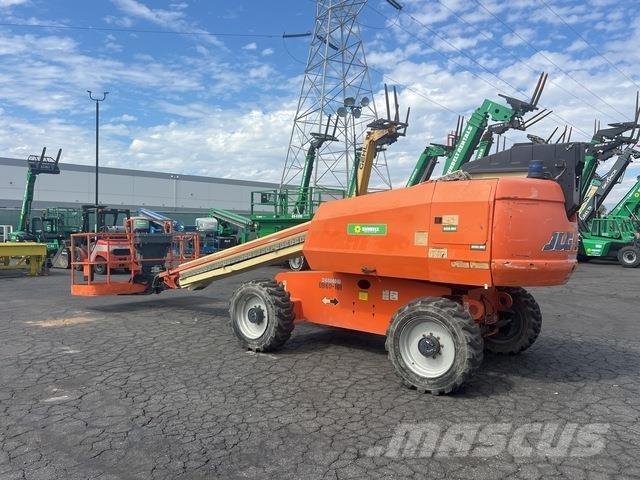 JLG 600S Телескопични повдигачи
