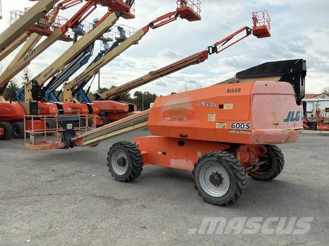 JLG 600S Телескопични повдигачи
