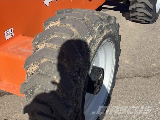 JLG 660SJ Телескопични повдигачи
