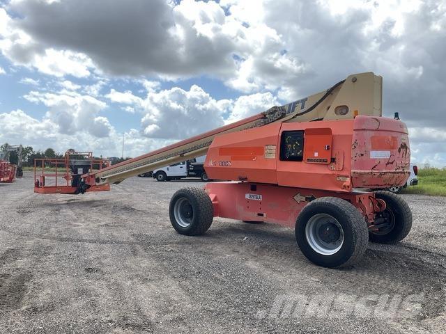 JLG 800S Телескопични повдигачи
