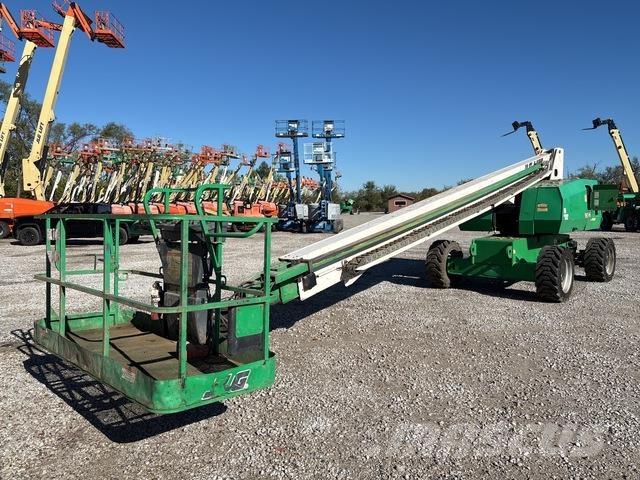 JLG 800S Телескопични повдигачи
