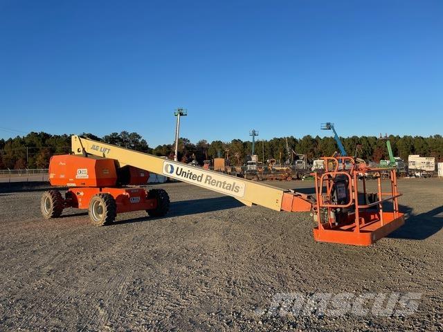 JLG 800S Телескопични повдигачи
