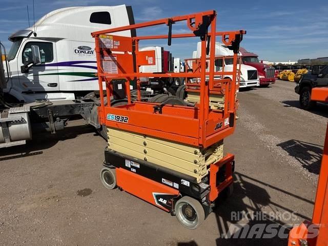 JLG ES1932 Ножични работни платформи