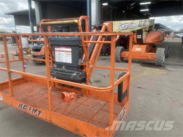JLG M600J Съчленени стрелови подемници