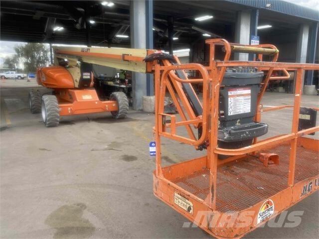 JLG M600J Съчленени стрелови подемници