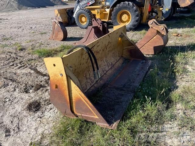 John Deere  Товарач със заден ексватор