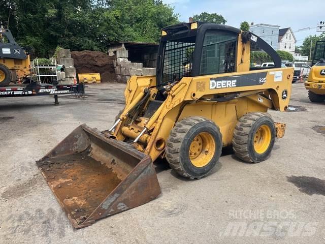 John Deere 325 Мини товарачи
