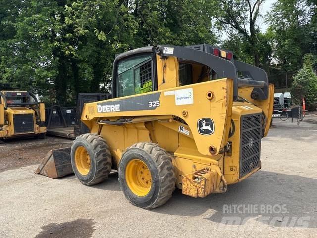 John Deere 325 Мини товарачи
