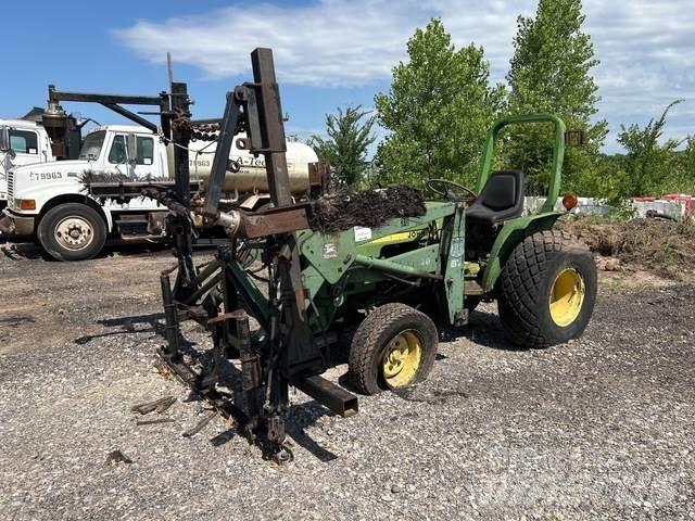 John Deere 750 Компактни трактори