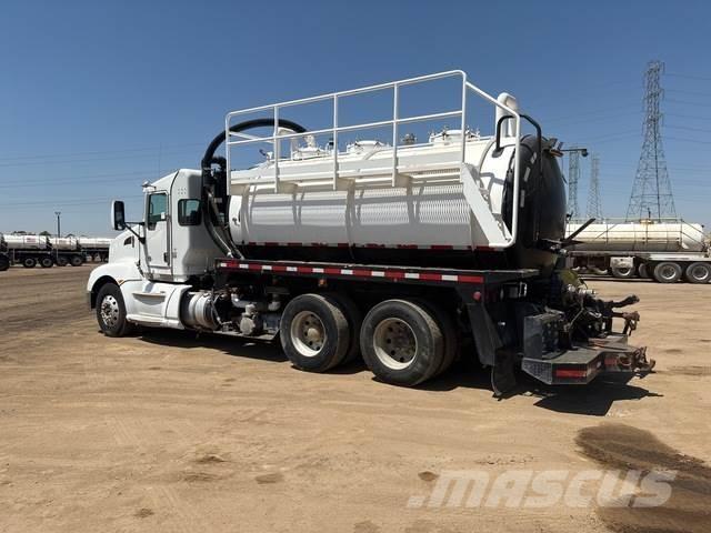 Kenworth T660 Комби / вакуум камиони
