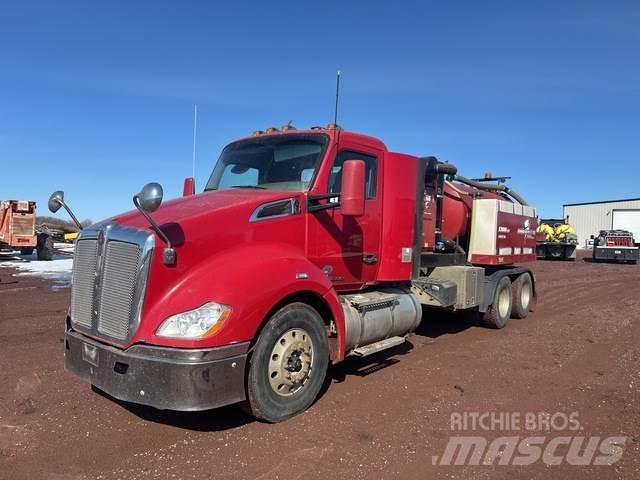 Kenworth T680 Верижен екскаватор
