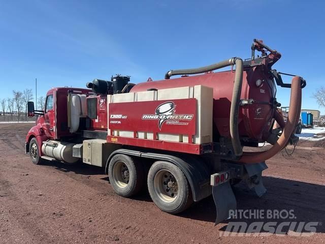 Kenworth T680 Верижен екскаватор