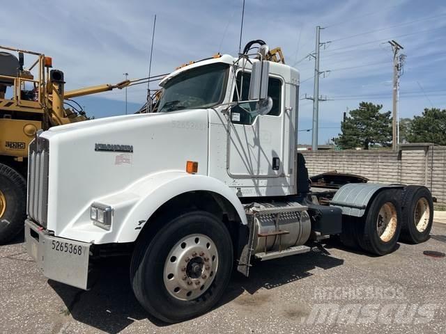 Kenworth T800B Влекачи