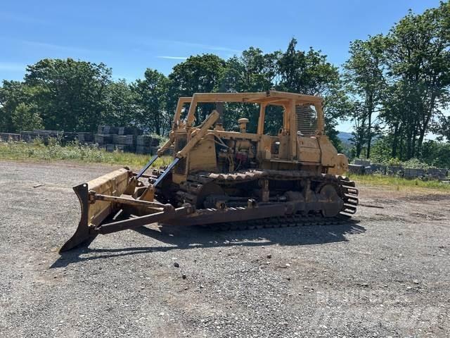 Komatsu D65P-8 Верижни булдозери
